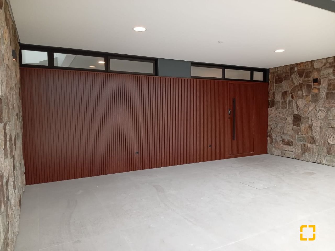 Casa de Condomínio com 216m², 4 quartos (sendo 1 suíte), 2 garagens, no bairro Beira Rio em Biguaçu