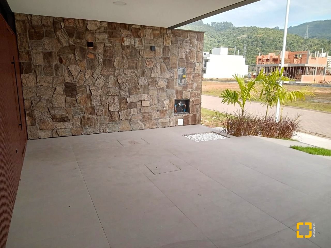 Casa de Condomínio com 216m², 4 quartos (sendo 1 suíte), 2 garagens, no bairro Beira Rio em Biguaçu