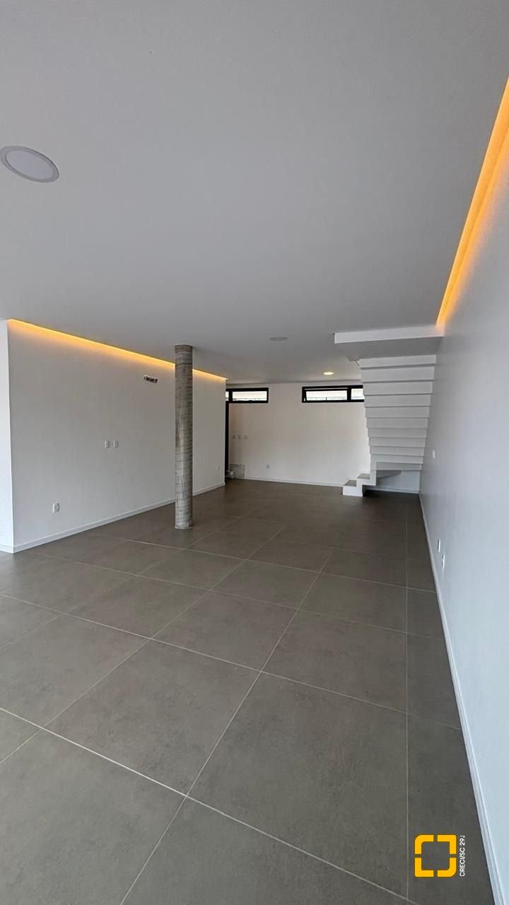 Casa de Condomínio com 216m², 4 quartos (sendo 1 suíte), 2 garagens, no bairro Beira Rio em Biguaçu