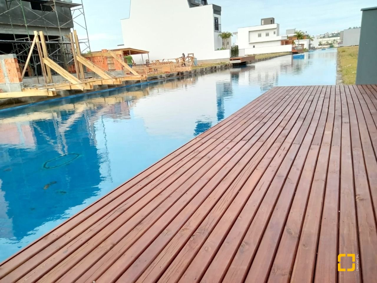 Casa de Condomínio com 216m², 4 quartos (sendo 1 suíte), 2 garagens, no bairro Beira Rio em Biguaçu