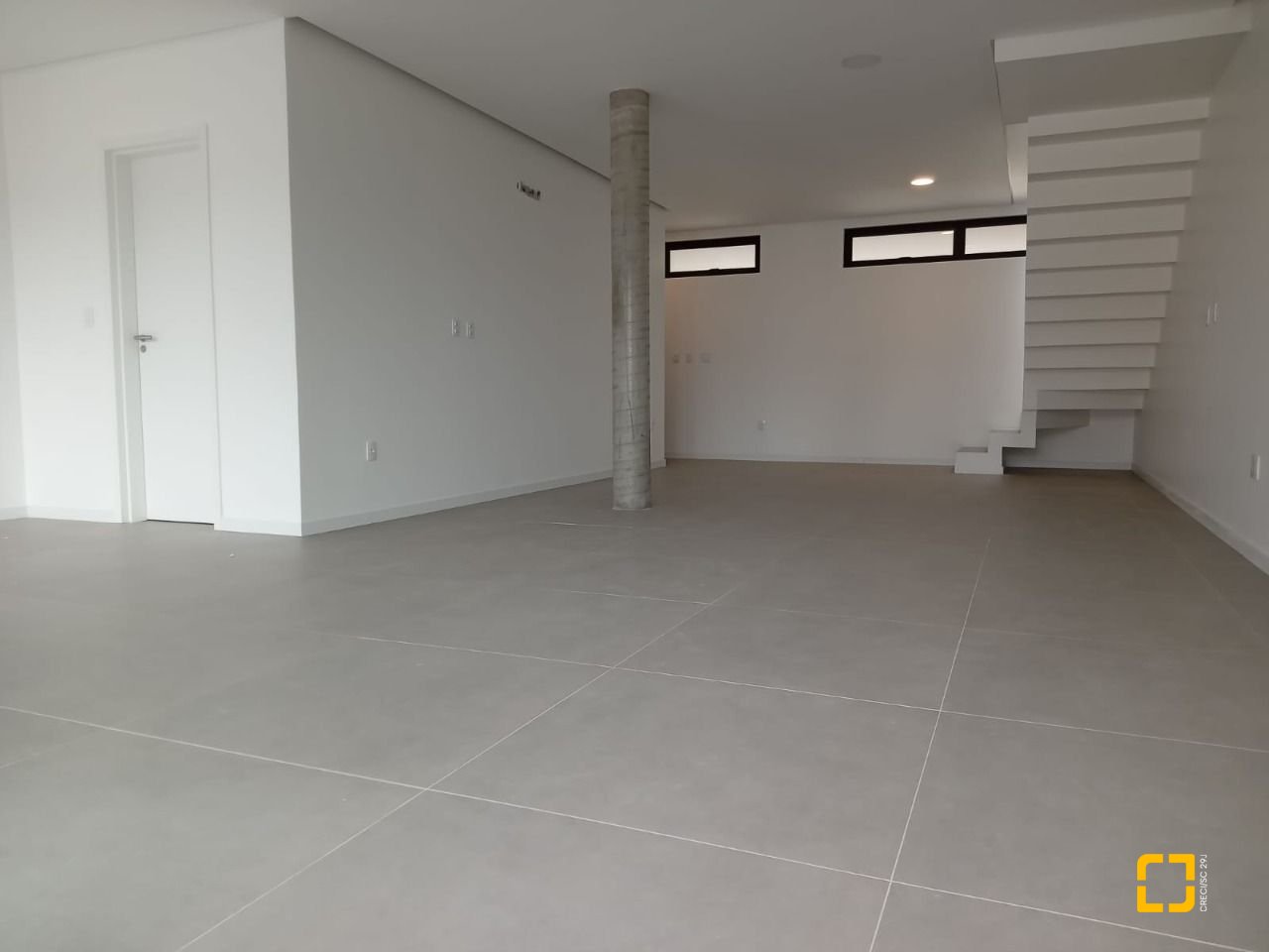 Casa de Condomínio com 216m², 4 quartos (sendo 1 suíte), 2 garagens, no bairro Beira Rio em Biguaçu