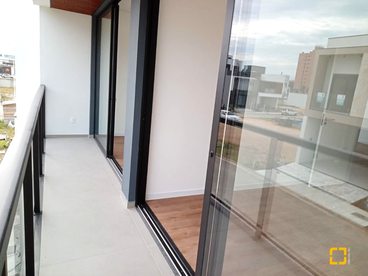Casa de Condomínio com 216m², 4 quartos (sendo 1 suíte), 2 garagens, no bairro Beira Rio em Biguaçu