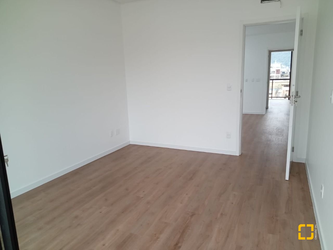 Casa de Condomínio com 216m², 4 quartos (sendo 1 suíte), 2 garagens, no bairro Beira Rio em Biguaçu