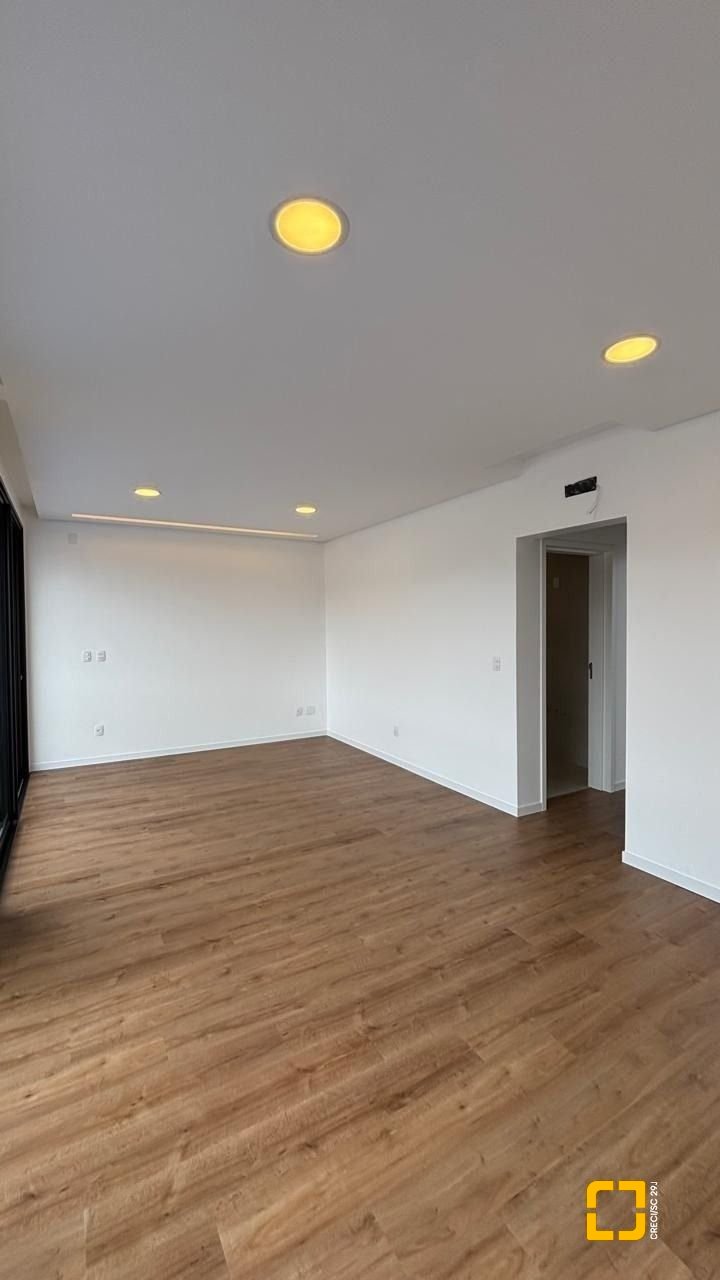 Casa de Condomínio com 216m², 4 quartos (sendo 1 suíte), 2 garagens, no bairro Beira Rio em Biguaçu