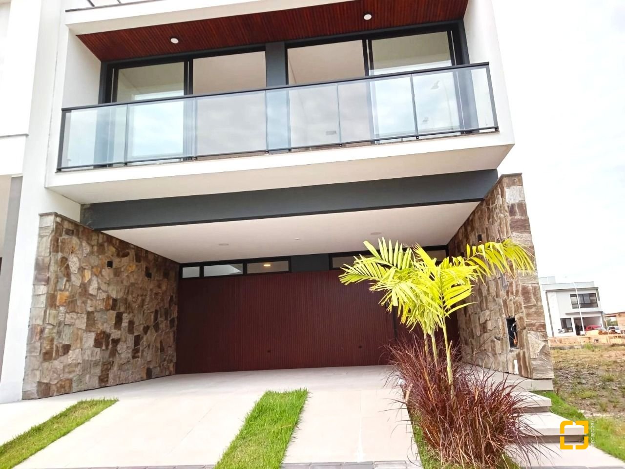 Casa de Condomínio com 216m², 4 quartos (sendo 1 suíte), 2 garagens, no bairro Beira Rio em Biguaçu