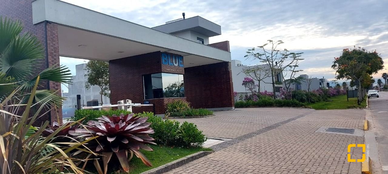Casa de Condomínio com 216m², 4 quartos (sendo 1 suíte), 2 garagens, no bairro Beira Rio em Biguaçu