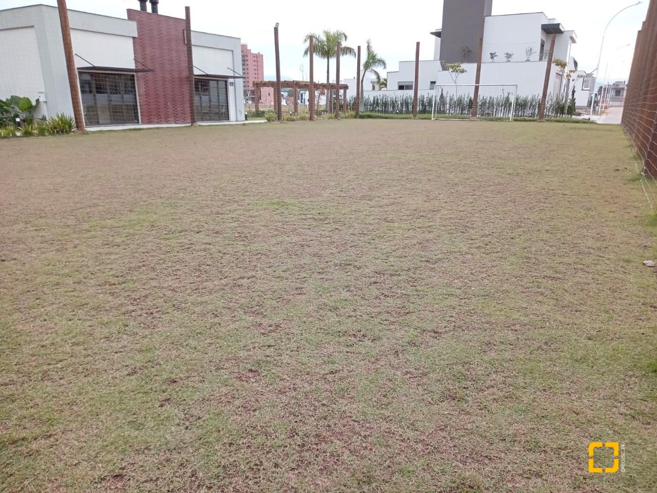 Casa de Condomínio com 216m², 4 quartos (sendo 1 suíte), 2 garagens, no bairro Beira Rio em Biguaçu