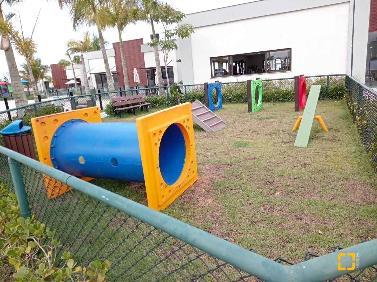 Casa de Condomínio com 216m², 4 quartos (sendo 1 suíte), 2 garagens, no bairro Beira Rio em Biguaçu