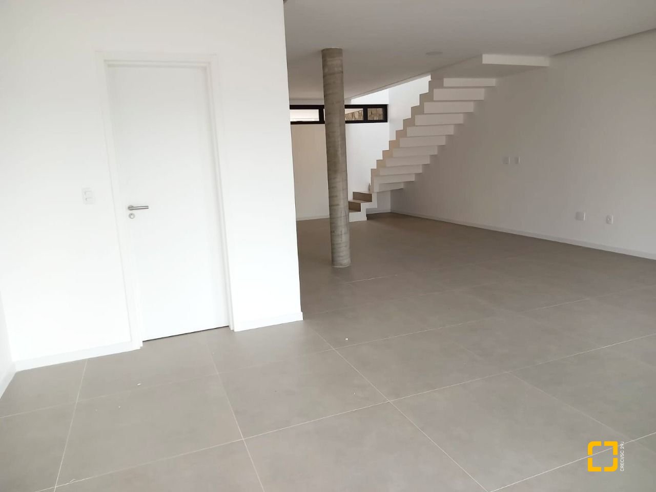 Casa de Condomínio com 216m², 3 quartos (sendo 1 suíte), 2 garagens, no bairro Beira Rio em Biguaçu