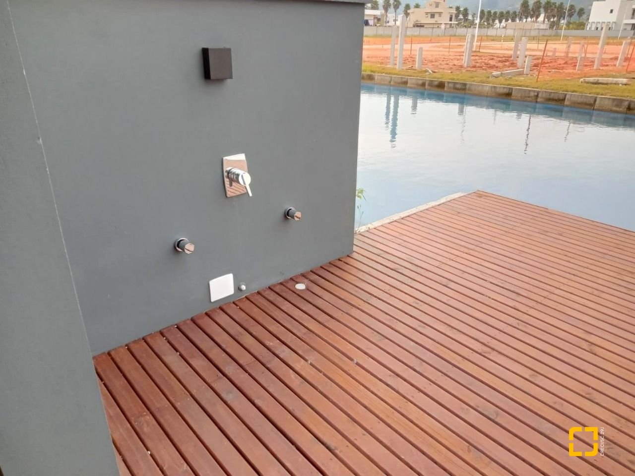 Casa de Condomínio com 216m², 3 quartos (sendo 1 suíte), 2 garagens, no bairro Beira Rio em Biguaçu