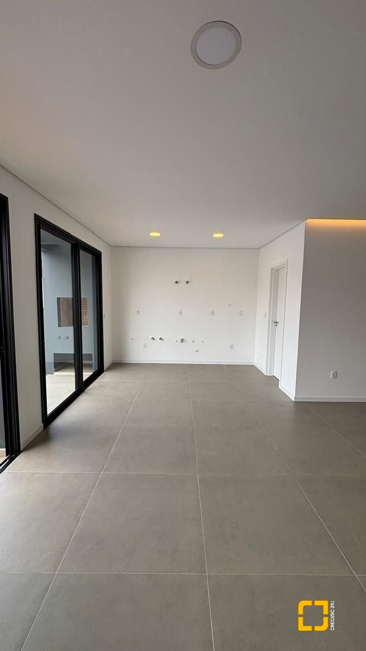 Casa de Condomínio com 216m², 3 quartos (sendo 1 suíte), 2 garagens, no bairro Beira Rio em Biguaçu