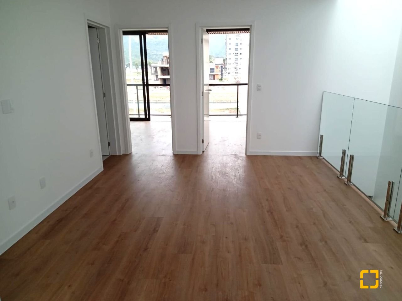 Casa de Condomínio com 216m², 3 quartos (sendo 1 suíte), 2 garagens, no bairro Beira Rio em Biguaçu