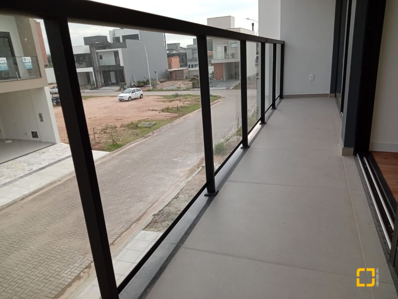 Casa de Condomínio com 216m², 3 quartos (sendo 1 suíte), 2 garagens, no bairro Beira Rio em Biguaçu