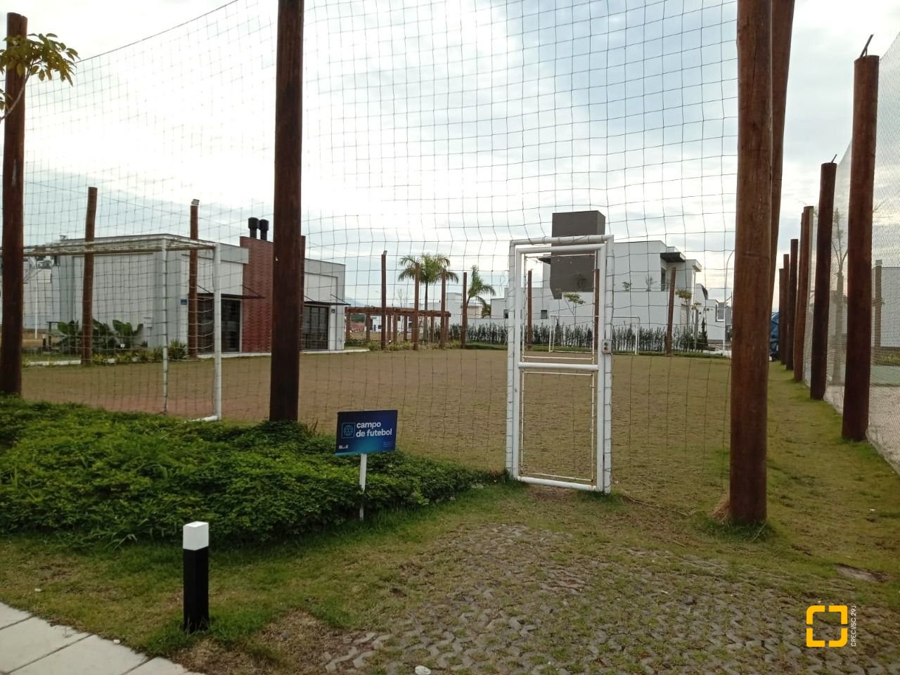 Casa de Condomínio com 216m², 3 quartos (sendo 1 suíte), 2 garagens, no bairro Beira Rio em Biguaçu