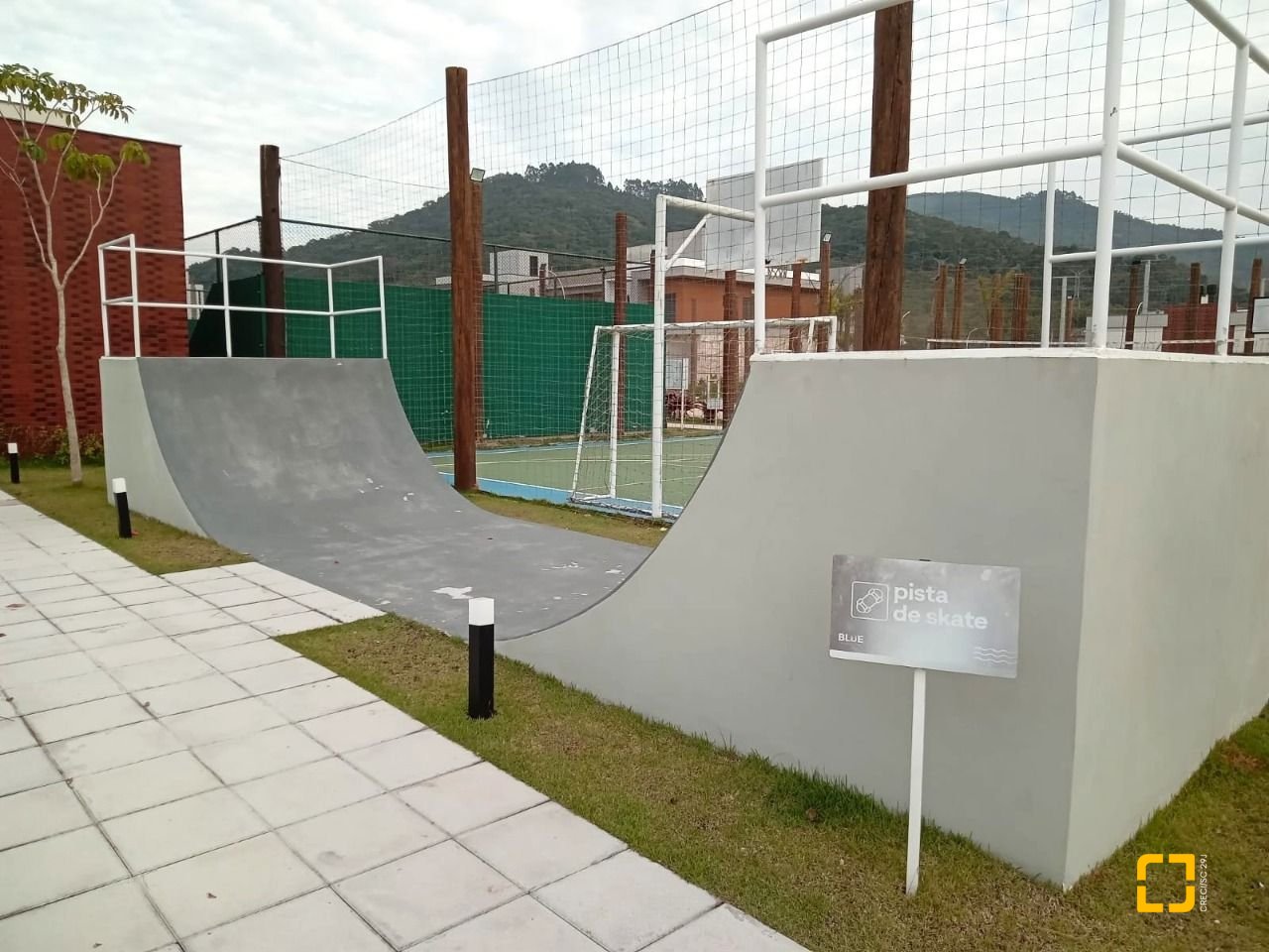 Casa de Condomínio com 216m², 3 quartos (sendo 1 suíte), 2 garagens, no bairro Beira Rio em Biguaçu