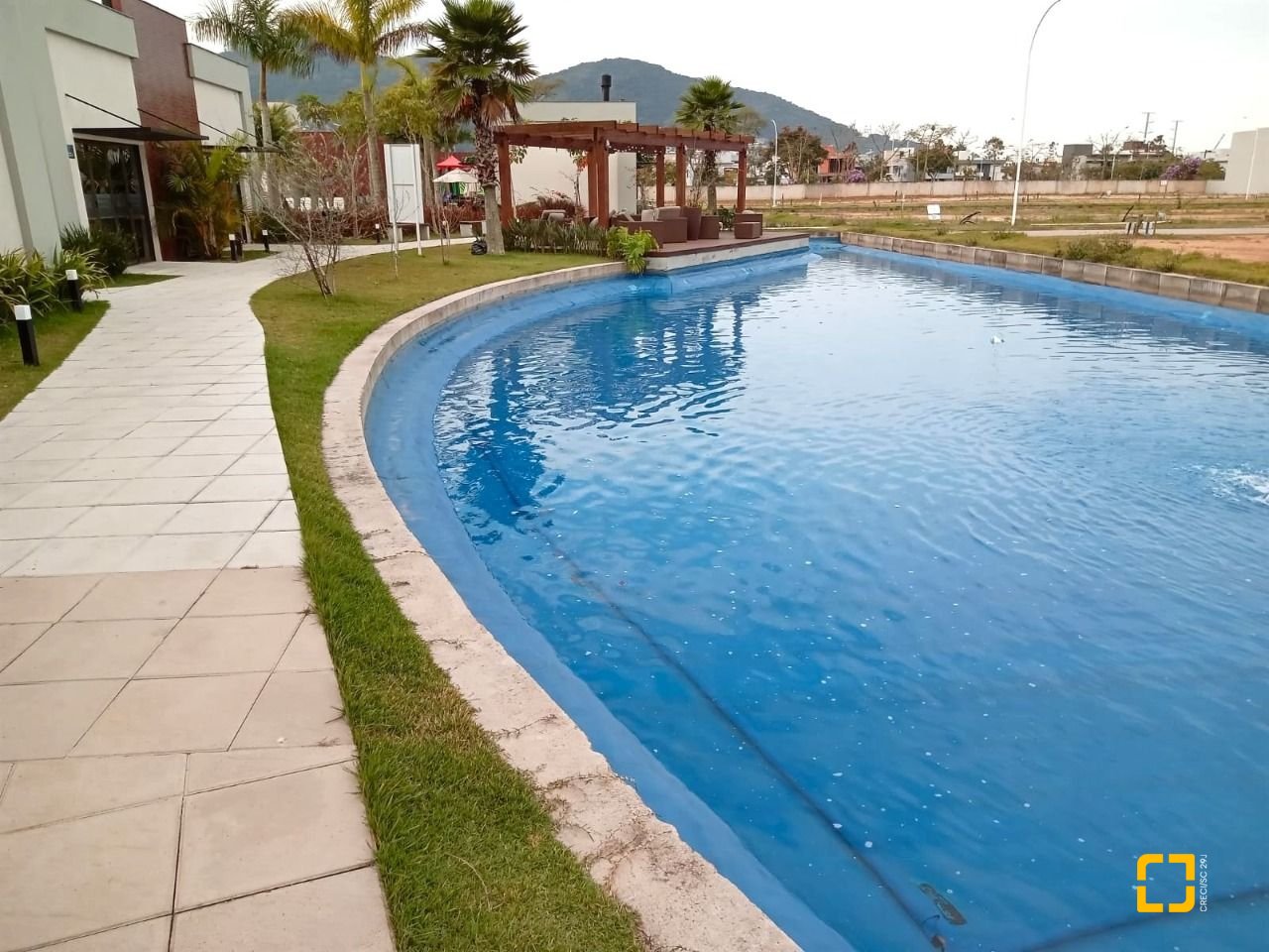 Casa de Condomínio com 216m², 3 quartos (sendo 1 suíte), 2 garagens, no bairro Beira Rio em Biguaçu