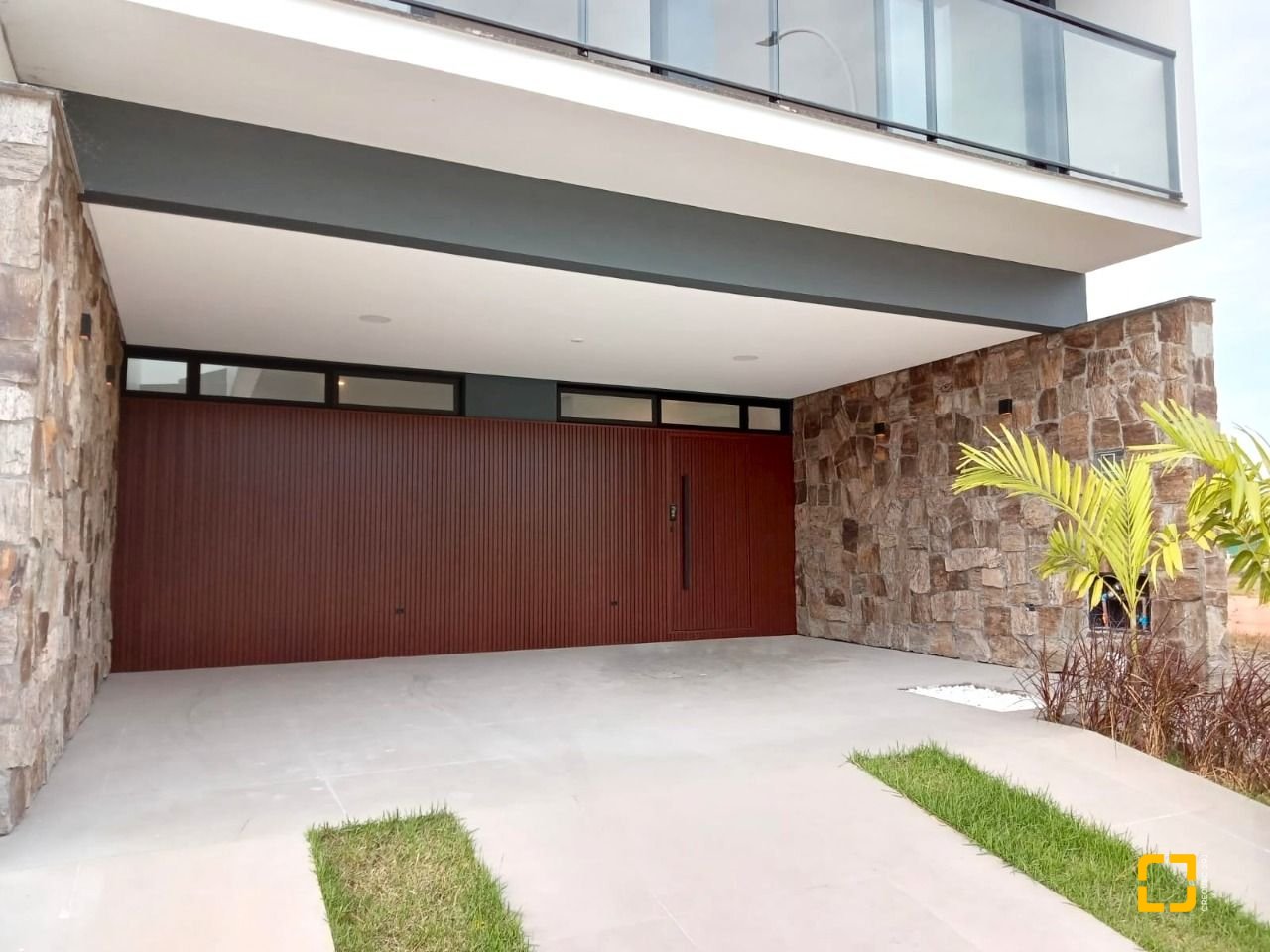 Casa de Condomínio com 216m², 4 quartos (sendo 1 suíte), 2 garagens, no bairro Beira Rio em Biguaçu