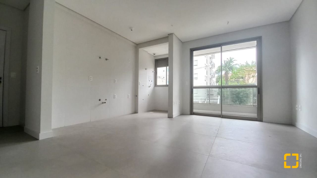 Apartamento com 72m², 4 quartos (sendo 1 suíte), 1 garagem, no bairro Carvoeira em Florianópolis