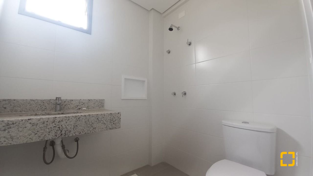 Apartamento com 72m², 4 quartos (sendo 1 suíte), 1 garagem, no bairro Carvoeira em Florianópolis