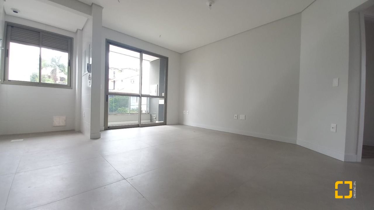 Apartamento com 72m², 4 quartos (sendo 1 suíte), 1 garagem, no bairro Carvoeira em Florianópolis
