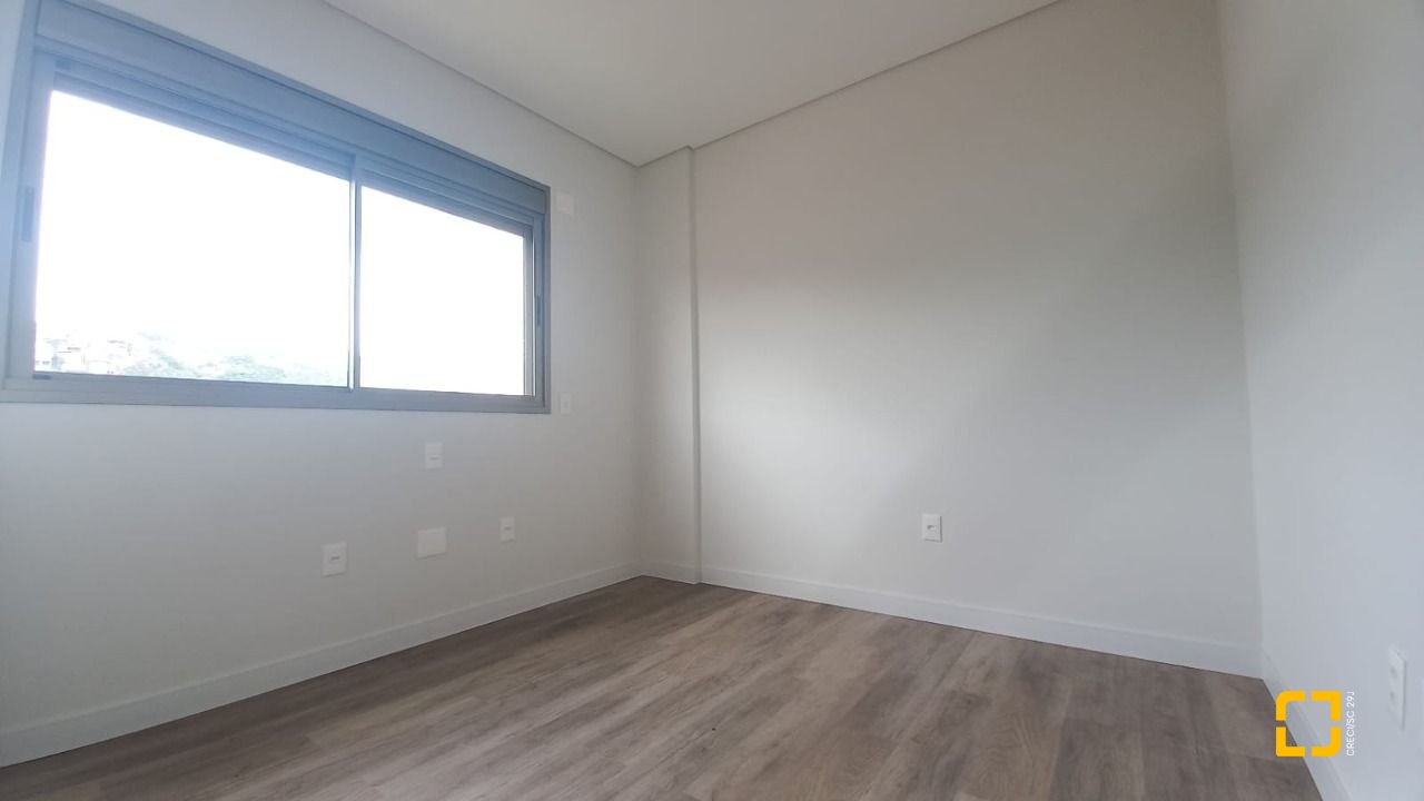 Apartamento com 72m², 4 quartos (sendo 1 suíte), 1 garagem, no bairro Carvoeira em Florianópolis