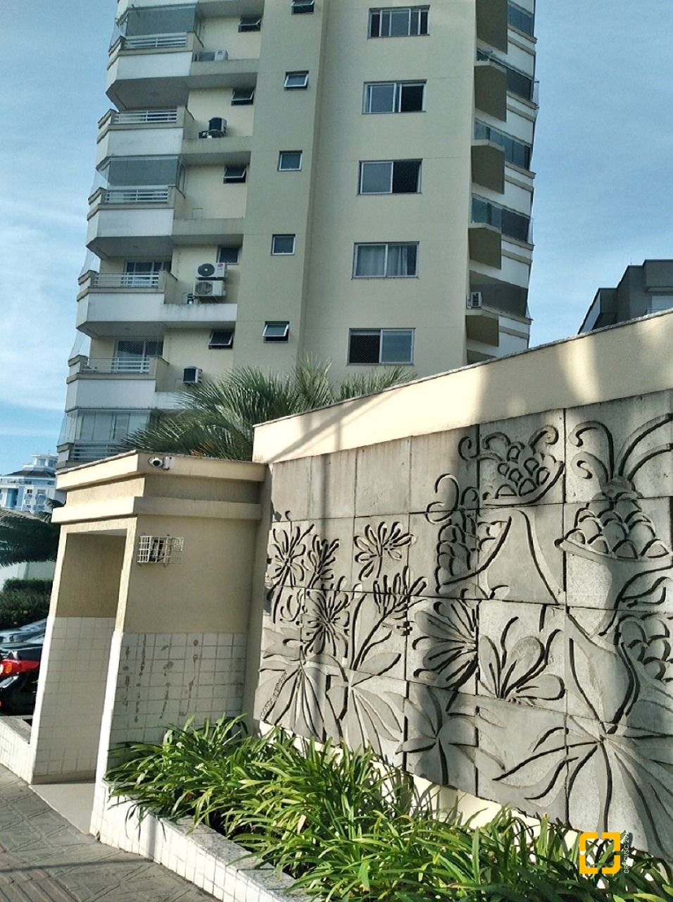 Apartamento com 92m², 3 quartos (sendo 1 suíte), 1 garagem, no bairro Barreiros em São José