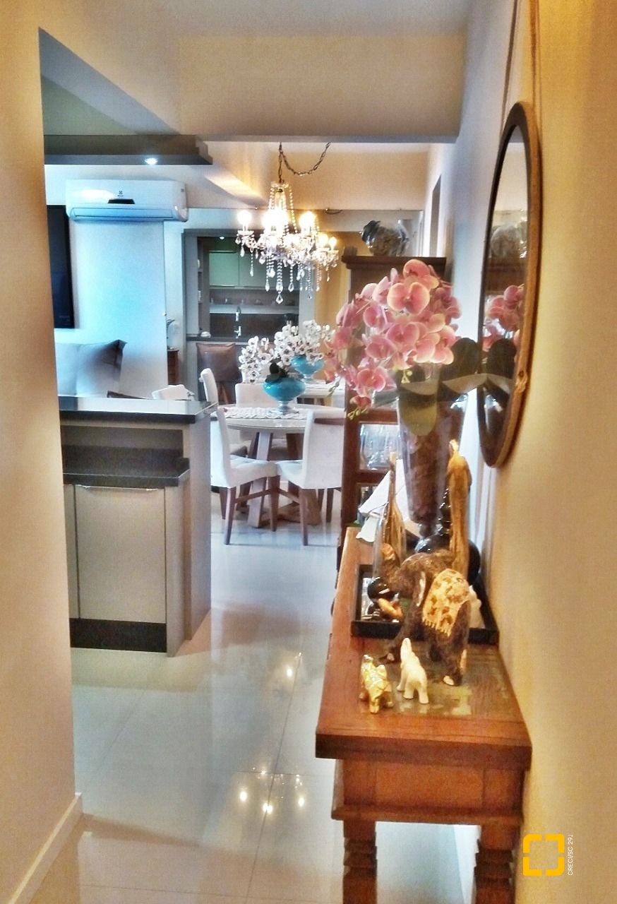 Apartamento com 92m², 3 quartos (sendo 1 suíte), 1 garagem, no bairro Barreiros em São José