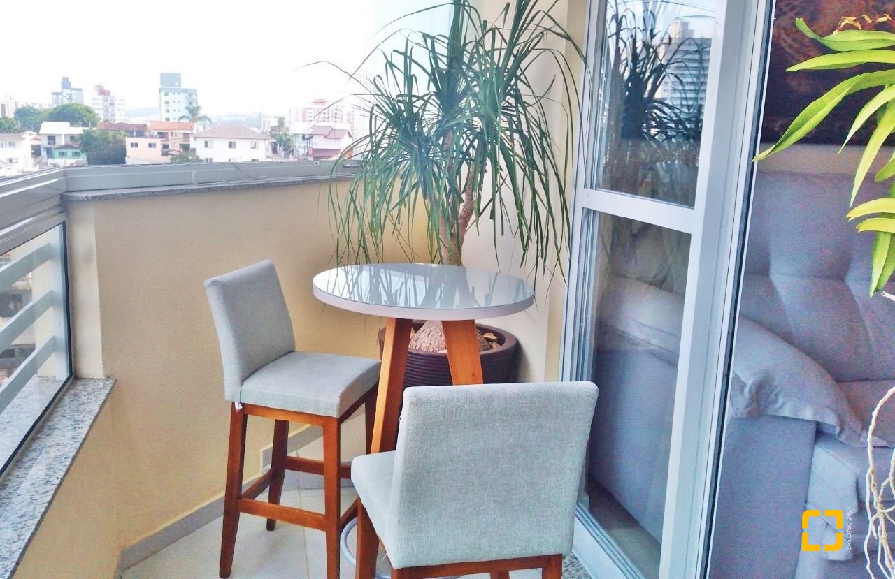 Apartamento com 92m², 3 quartos (sendo 1 suíte), 1 garagem, no bairro Barreiros em São José