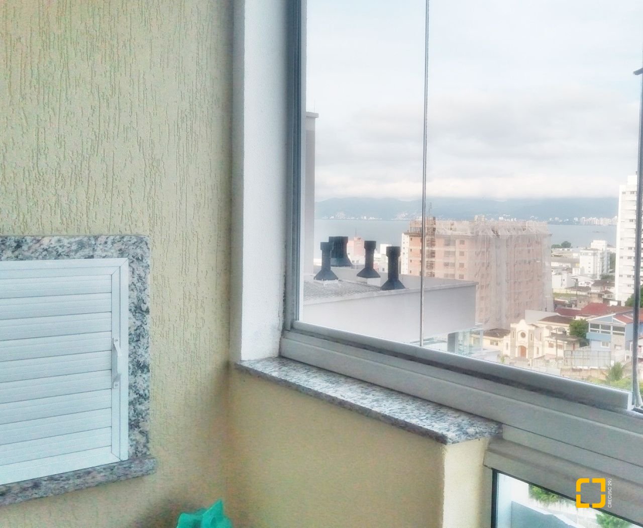 Apartamento com 92m², 3 quartos (sendo 1 suíte), 1 garagem, no bairro Barreiros em São José