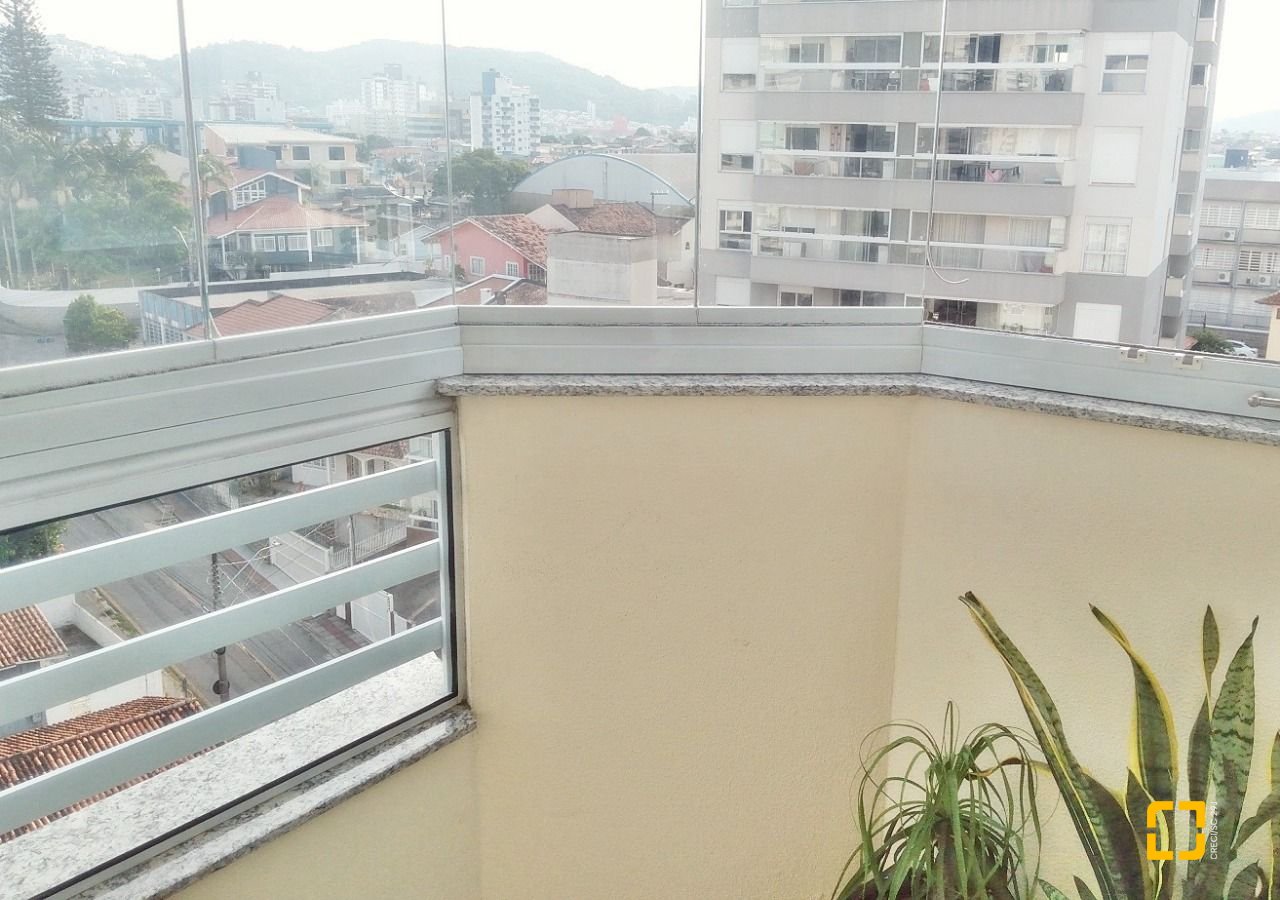 Apartamento com 92m², 3 quartos (sendo 1 suíte), 1 garagem, no bairro Barreiros em São José