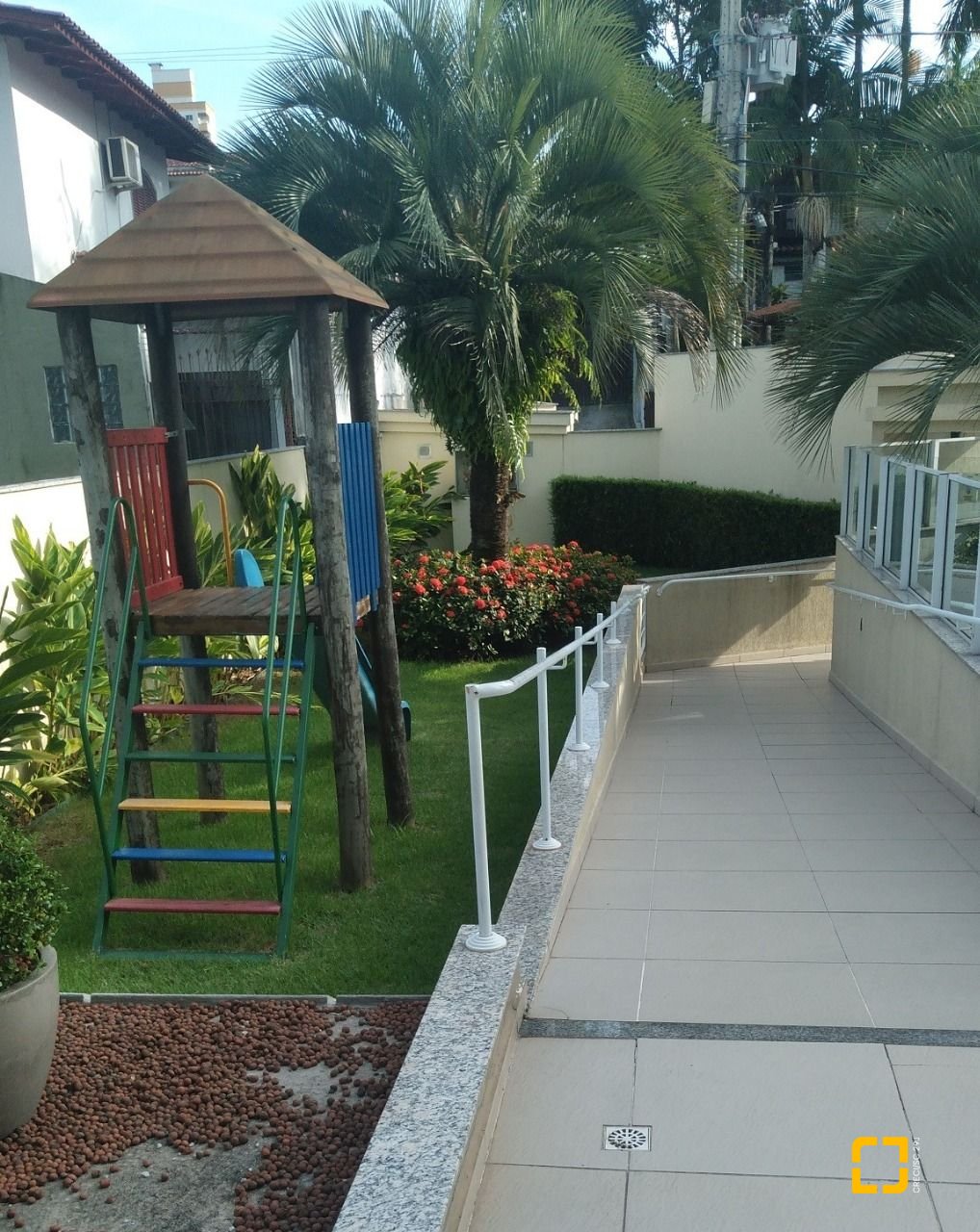 Apartamento com 92m², 3 quartos (sendo 1 suíte), 1 garagem, no bairro Barreiros em São José