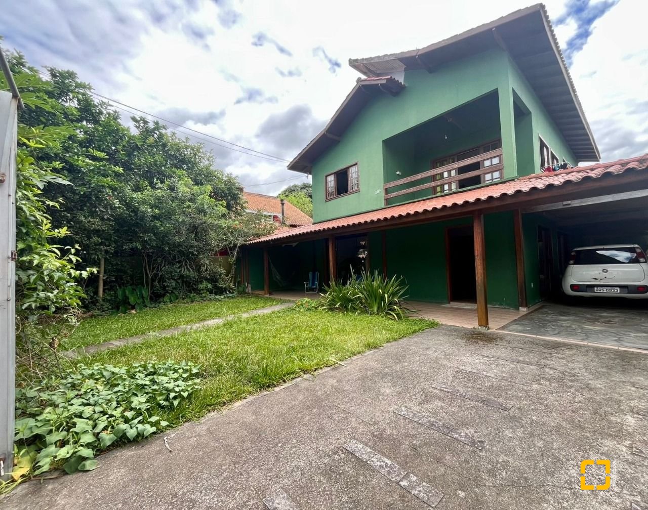 Casa com 220m², 7 quartos (sendo 1 suíte), 3 garagens, no bairro Rio Tavares em Florianópolis