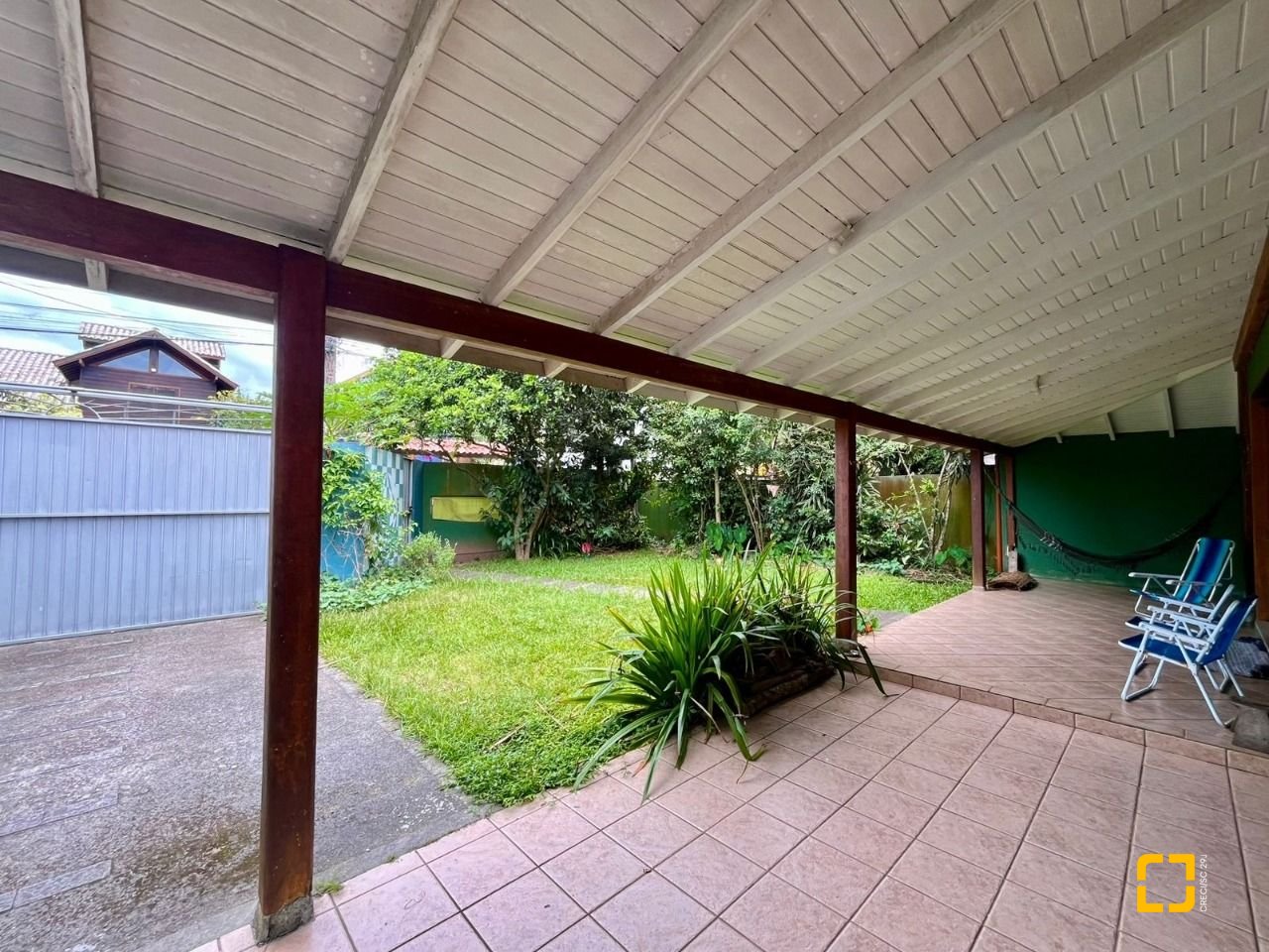 Casa com 220m², 7 quartos (sendo 1 suíte), 3 garagens, no bairro Rio Tavares em Florianópolis
