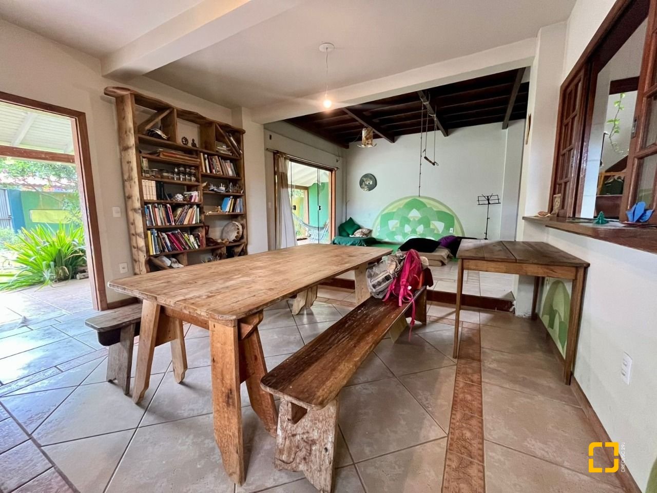 Casa com 220m², 7 quartos (sendo 1 suíte), 3 garagens, no bairro Rio Tavares em Florianópolis