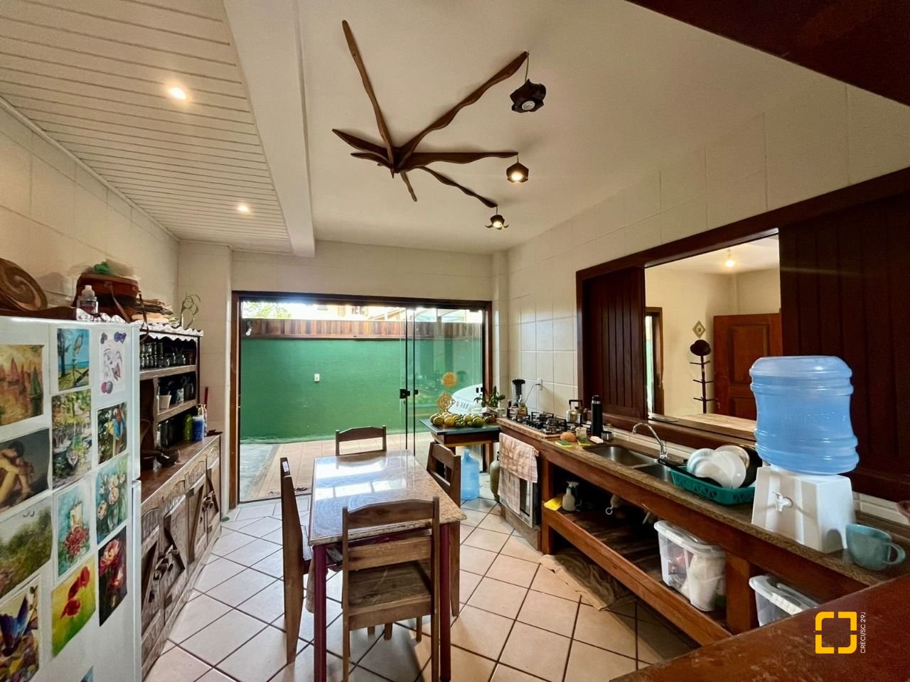 Casa com 220m², 7 quartos (sendo 1 suíte), 3 garagens, no bairro Rio Tavares em Florianópolis