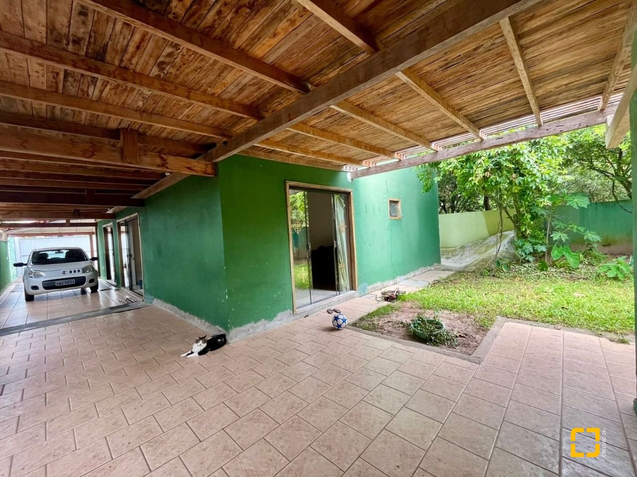 Casa com 220m², 7 quartos (sendo 1 suíte), 3 garagens, no bairro Rio Tavares em Florianópolis
