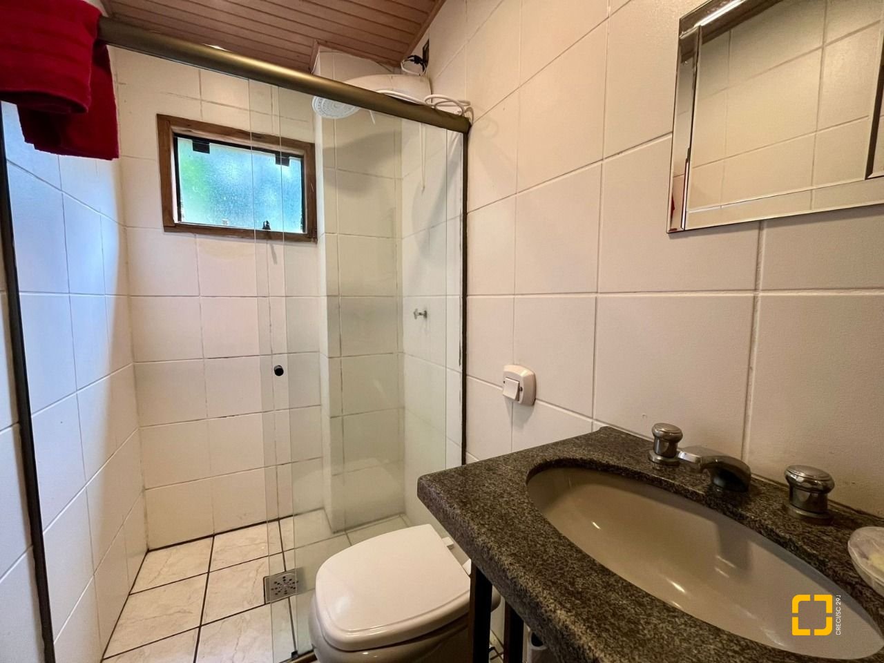 Casa com 220m², 7 quartos (sendo 1 suíte), 3 garagens, no bairro Rio Tavares em Florianópolis