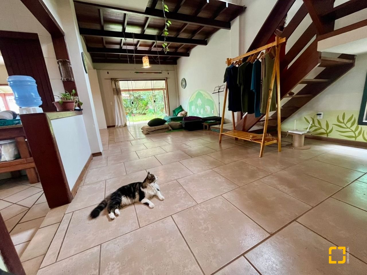 Casa com 220m², 7 quartos (sendo 1 suíte), 3 garagens, no bairro Rio Tavares em Florianópolis