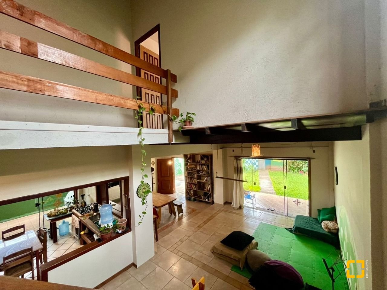 Casa com 220m², 7 quartos (sendo 1 suíte), 3 garagens, no bairro Rio Tavares em Florianópolis