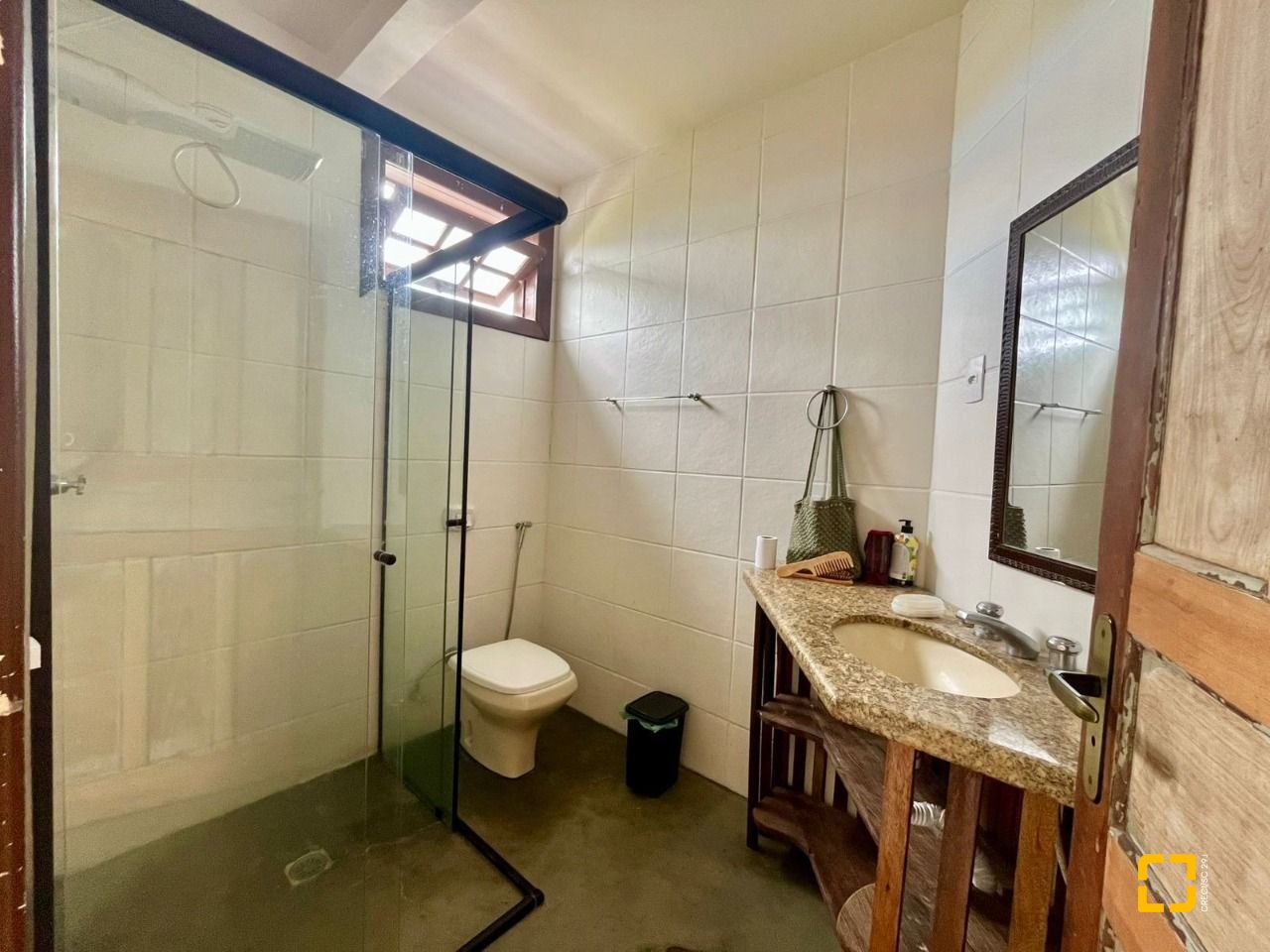 Casa com 220m², 7 quartos (sendo 1 suíte), 3 garagens, no bairro Rio Tavares em Florianópolis