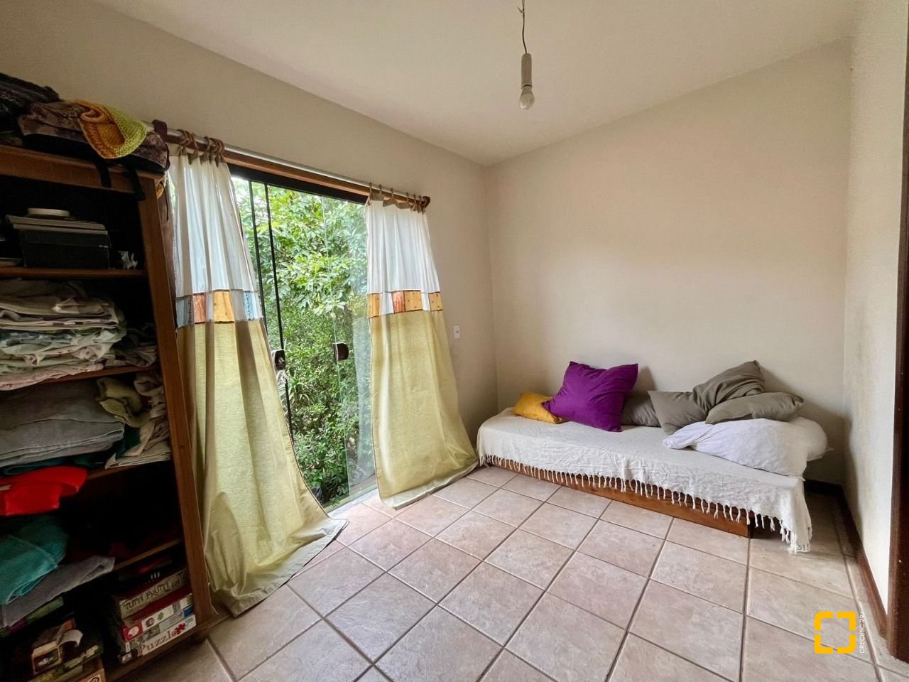 Casa com 220m², 7 quartos (sendo 1 suíte), 3 garagens, no bairro Rio Tavares em Florianópolis