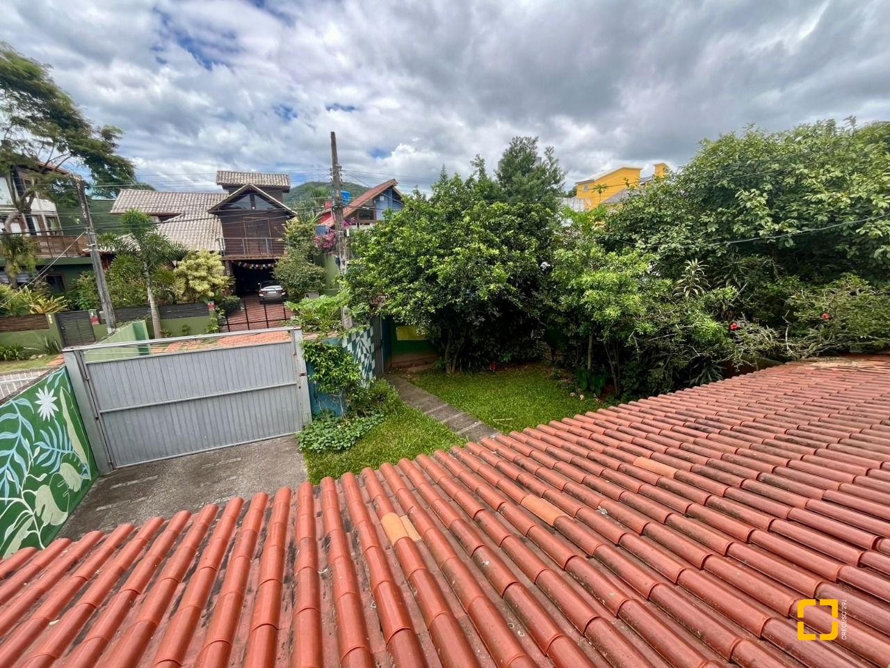 Casa com 220m², 7 quartos (sendo 1 suíte), 3 garagens, no bairro Rio Tavares em Florianópolis