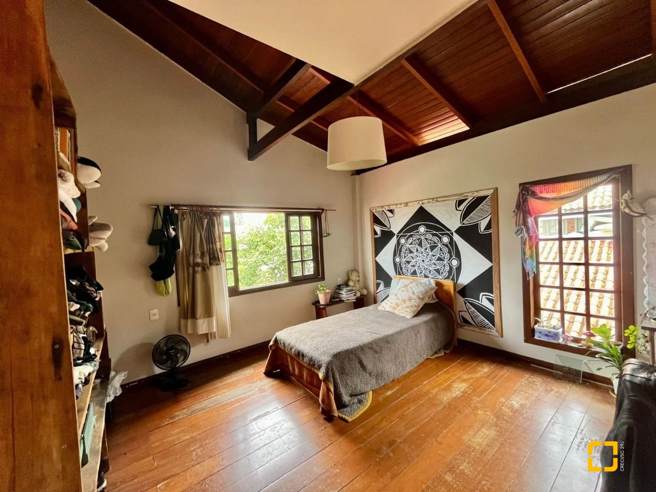 Casa com 220m², 7 quartos (sendo 1 suíte), 3 garagens, no bairro Rio Tavares em Florianópolis