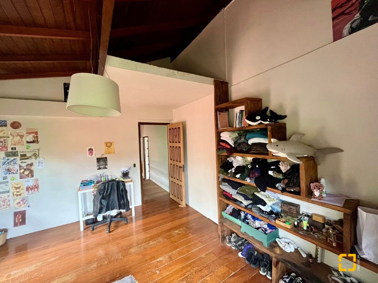 Casa com 220m², 7 quartos (sendo 1 suíte), 3 garagens, no bairro Rio Tavares em Florianópolis