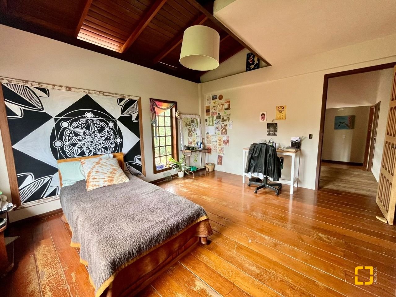 Casa com 220m², 7 quartos (sendo 1 suíte), 3 garagens, no bairro Rio Tavares em Florianópolis