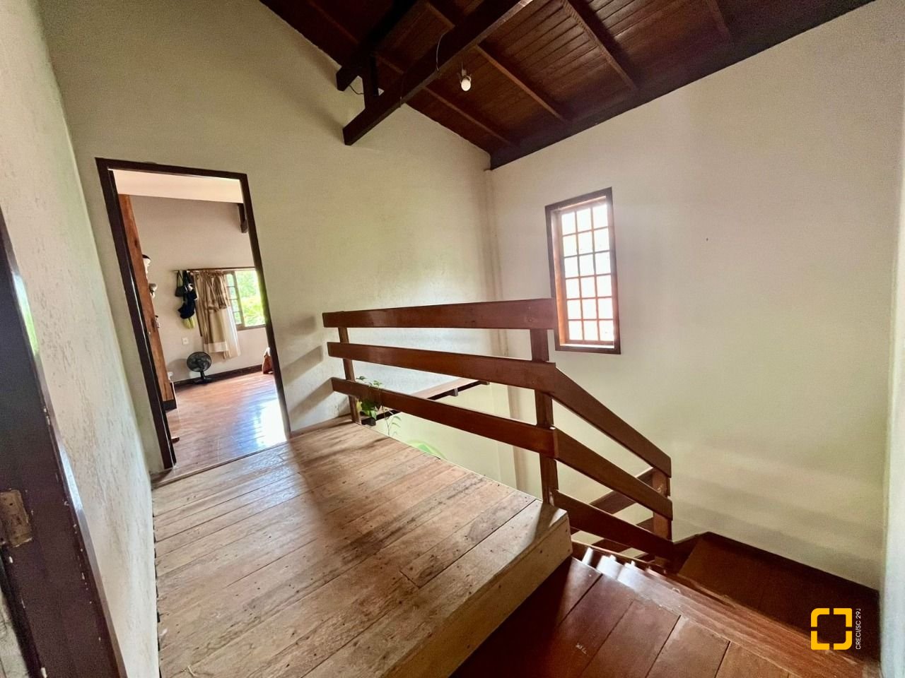 Casa com 220m², 7 quartos (sendo 1 suíte), 3 garagens, no bairro Rio Tavares em Florianópolis