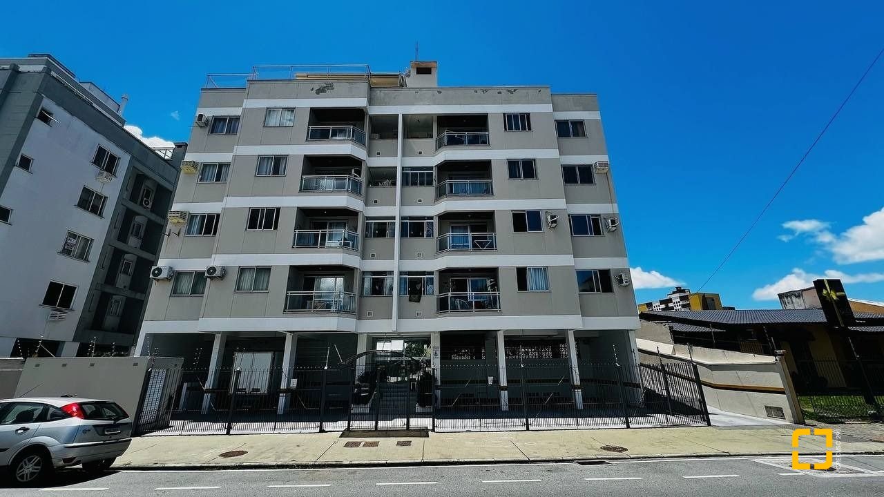 Cobertura com 117m², 3 quartos (sendo 1 suíte), 2 garagens, no bairro Capoeiras em Florianópolis