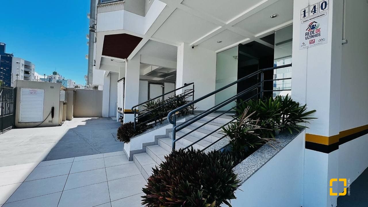 Cobertura com 117m², 3 quartos (sendo 1 suíte), 2 garagens, no bairro Capoeiras em Florianópolis