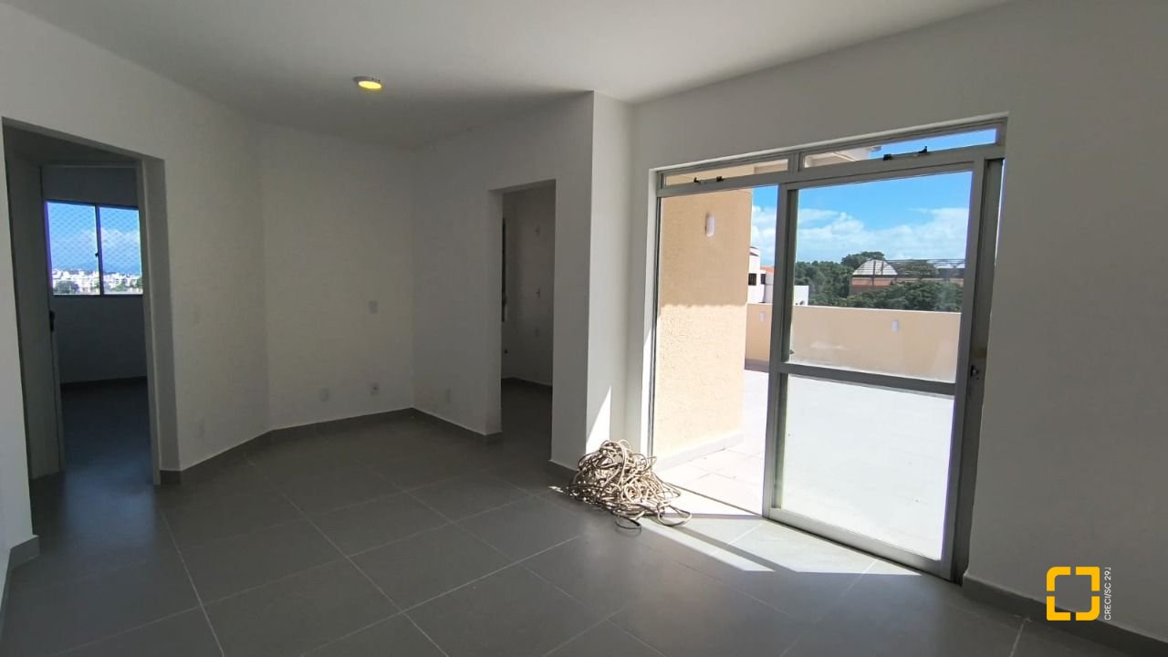 Cobertura com 117m², 3 quartos (sendo 1 suíte), 2 garagens, no bairro Capoeiras em Florianópolis