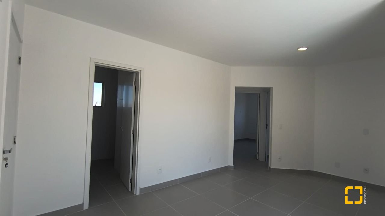 Cobertura com 117m², 3 quartos (sendo 1 suíte), 2 garagens, no bairro Capoeiras em Florianópolis